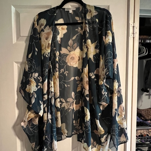 Emerald Brand Green Floral Shawl - Picture 1 of 2